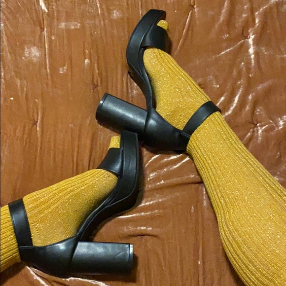 H&M Shoes - Chunky black leather heels!